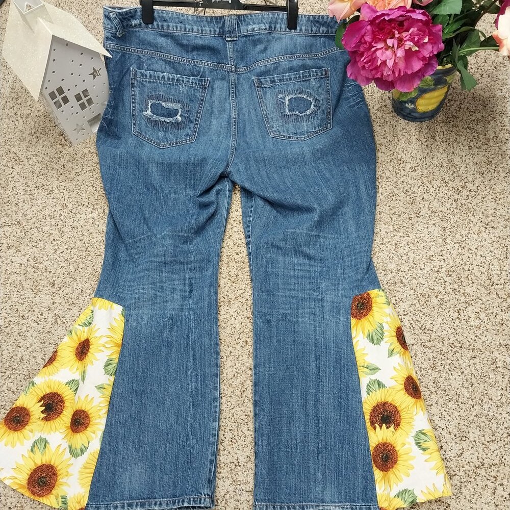 3353 Size 24 Lane Bryant Upcycled Bell Bottoms in Sun Flower Pattern. - Picture 6 of 8